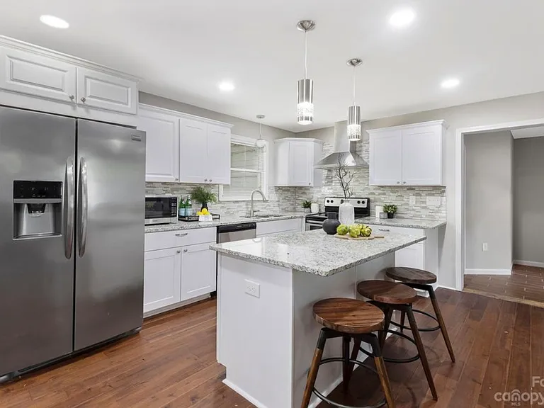 3339 Sargeant Dr — Photo 6
