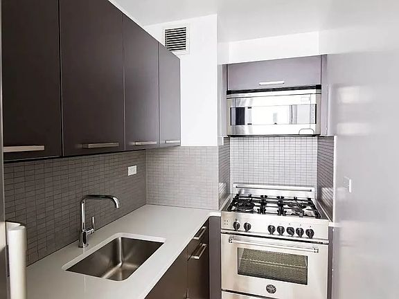 3rd image of 222 E 39th St APT 17A