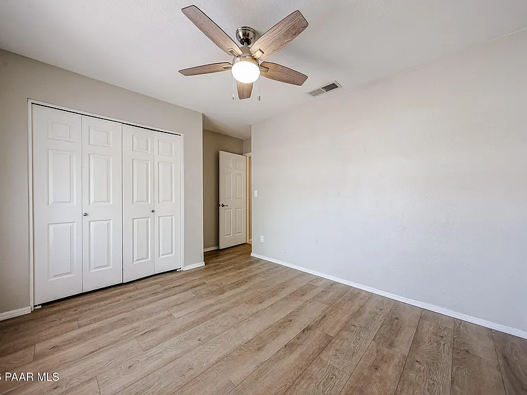 6320 W Paradise Ln — Photo 6
