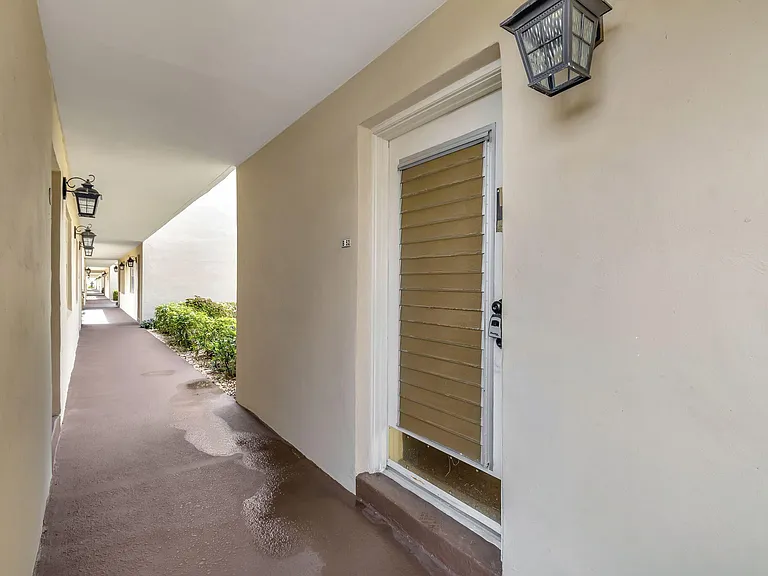 52 Burgundy Dr #B — Photo 8