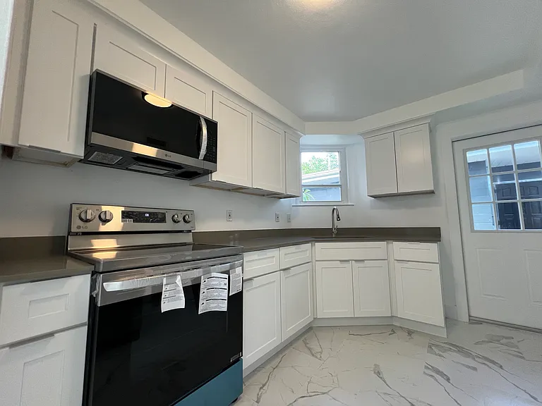 219 Danube Ave #A — Photo 5