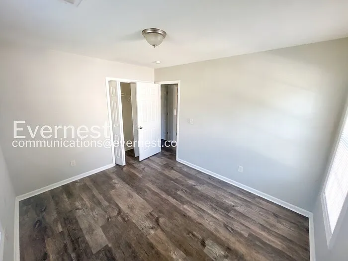 1109 Crescent Way — Photo 8