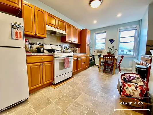 Rented by Grand & Co. | media 1