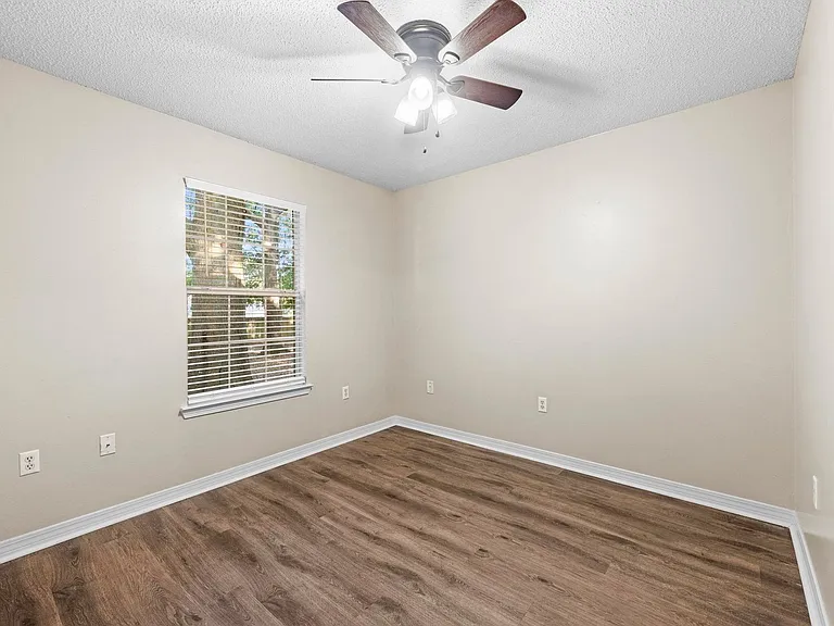 502 Hyde Park Dr — Photo 18