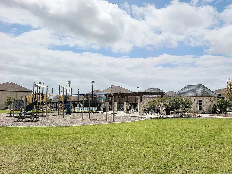506 Valley View Dr — Photo 23
