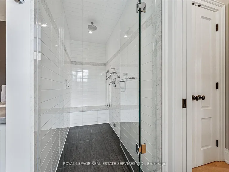 335 Lakeshore Rd W — Photo 29
