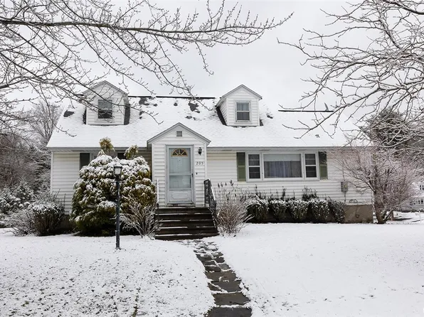 205 Robinhood Ln, Camillus, NY 13031