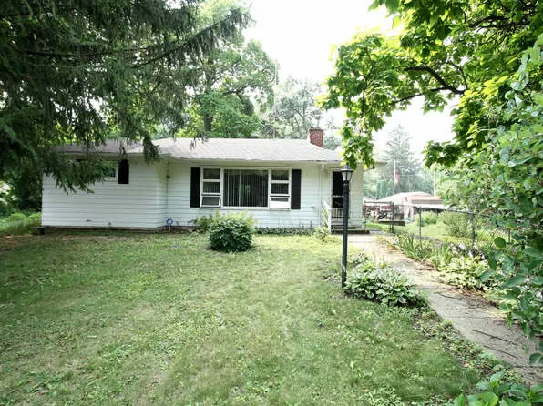 1410 E Maple Beach Dr, Edgerton, WI 53534