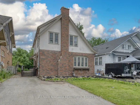 4864 Simcoe St, Niagara Falls, ON L2E 1V9