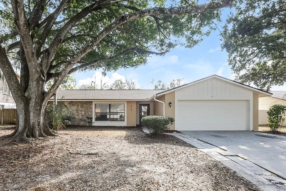 3 bed, 2.0 bath, 1545 sqft, $2,105 — Photo 1