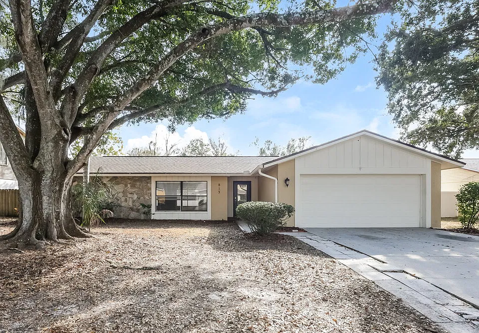 813 Regal Palm Ct