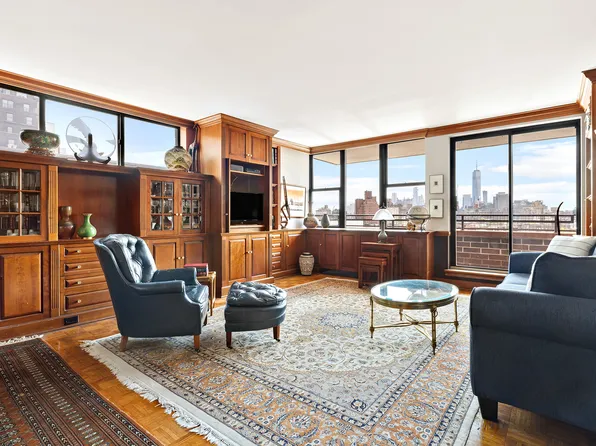 222 West 14th Street image 1 of 8