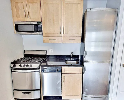 Rented by Century 21 Premier  | media 8