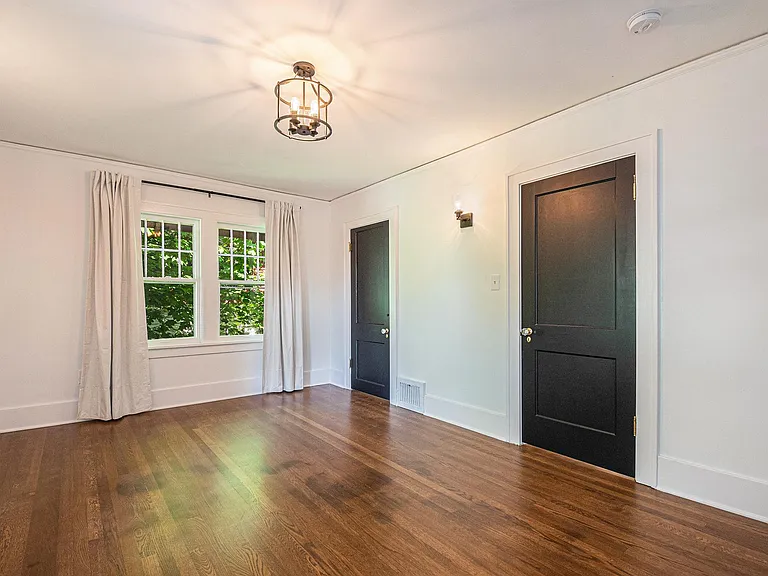 719 Fulton St E — Photo 24