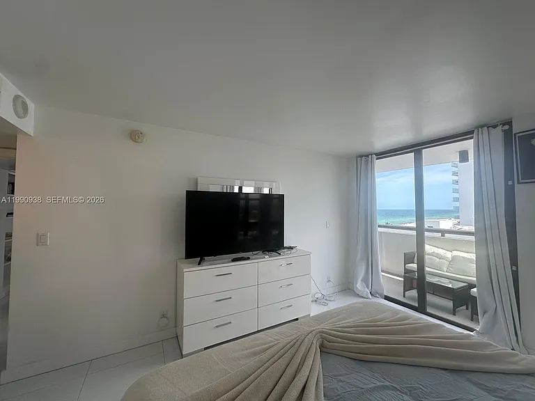 2555 Collins Ave #1114 — Photo 8