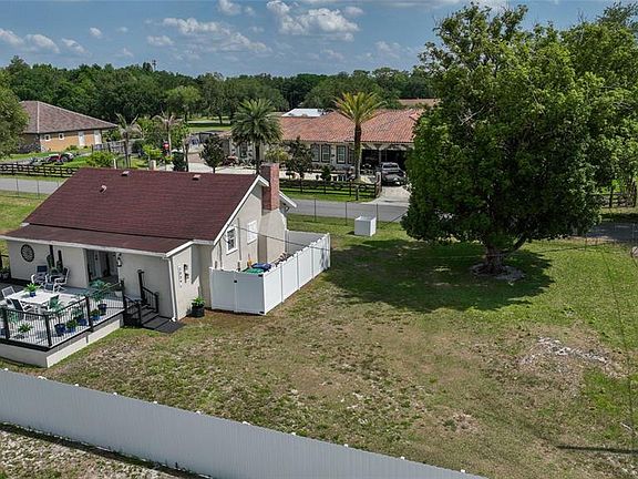 3rd image of 3839 Redditt Rd