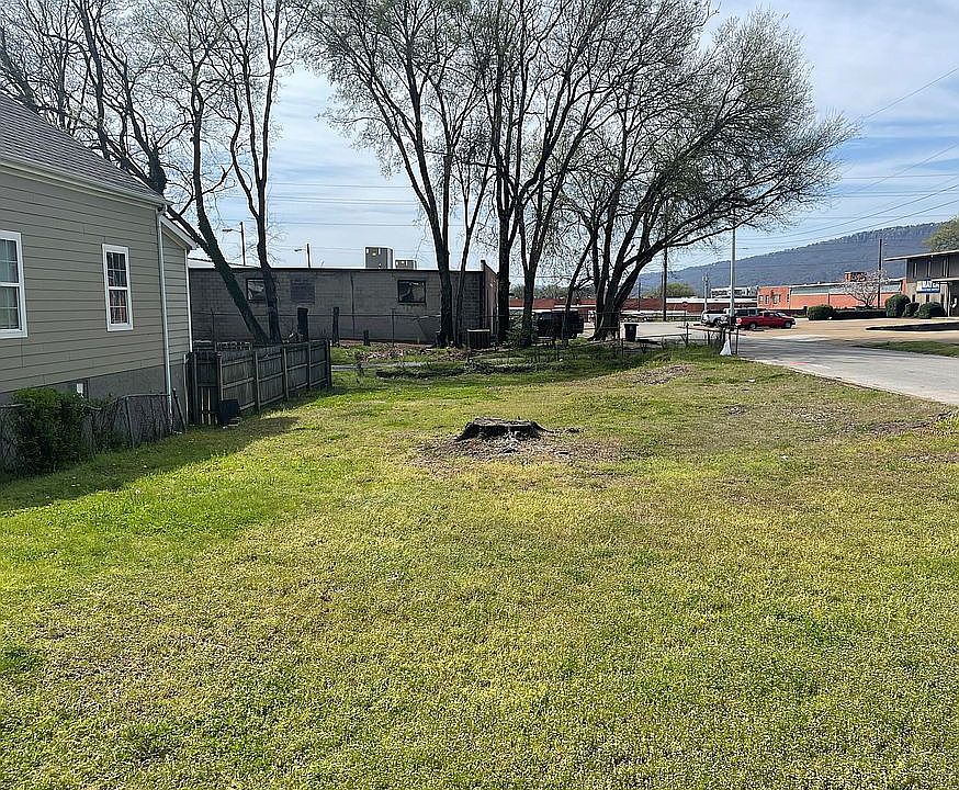 2nd image of 1010 Magnolia St