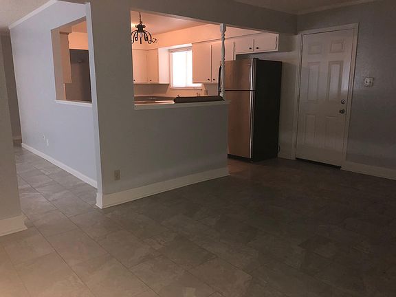 3rd image of 4510 N Hughes Ave