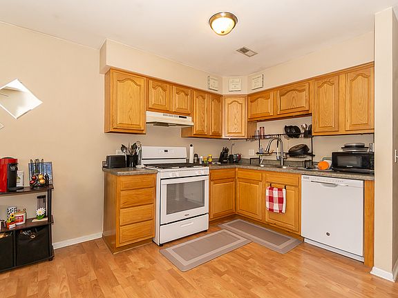 5th image of 381 S Collins St APT B