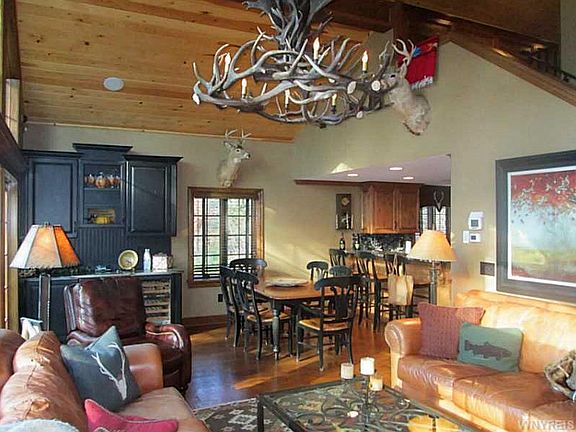 4th image of 6758 Holiday Valley Rd