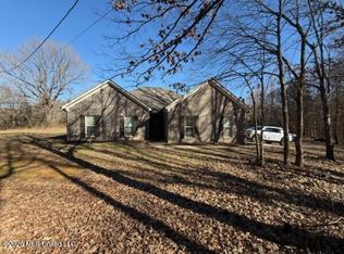 1762 Smart Rd, Como, MS 38619