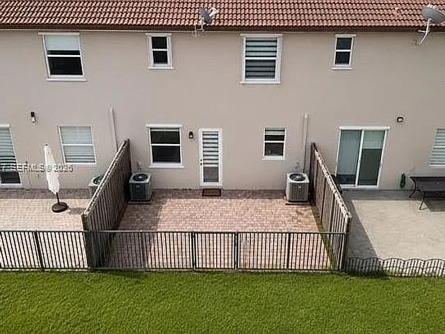 3 bed, 2.5 bath, 1816 sqft, $3,600 — Photo 3