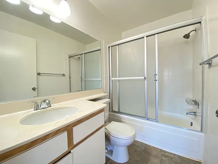 Lassen Apartments — Photo 9