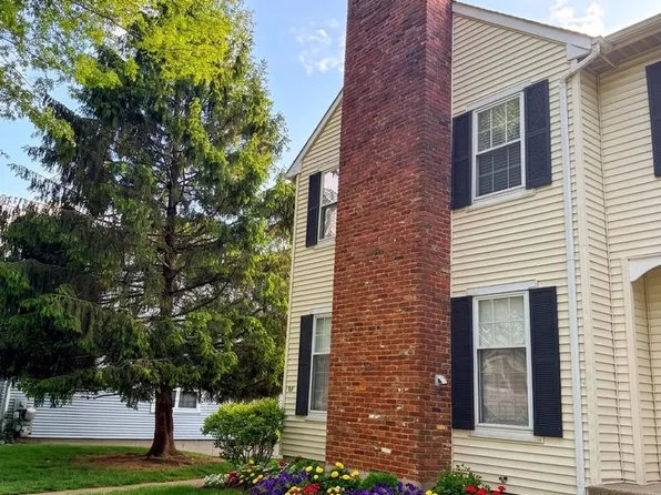 63 Liberty Dr, Langhorne, PA 19047