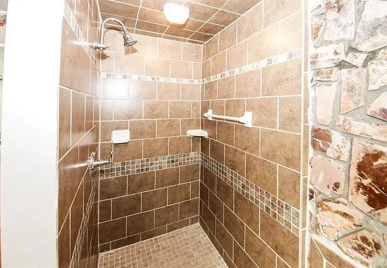 5075 Winters Chapel Rd — Photo 41