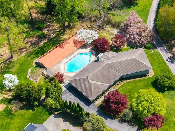 5 Lochview Ct, Lutherville Timonium, MD 21093