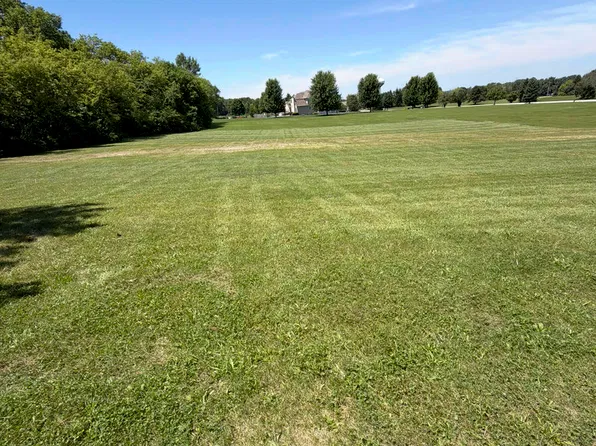 7397 English Oak Ln, Spring Grove, IL 60081