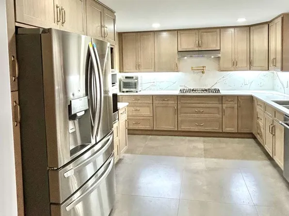 477 Booth Hill Rd, Trumbull, CT 06611