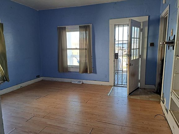 5th image of 701 Willard St