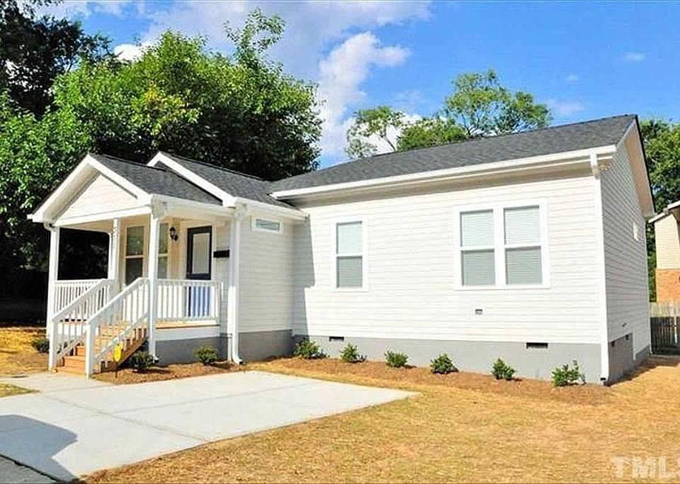 Front of the house (it now has a fenced in yard on the right