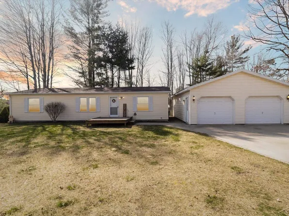 4179 N Water Rd, Sanford, MI 48657