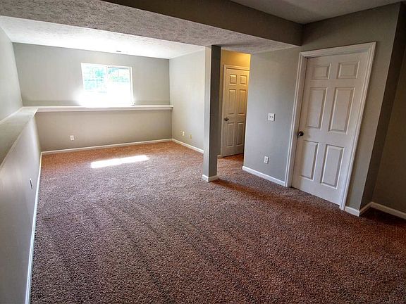 5th image of 14 Ashwood Ln