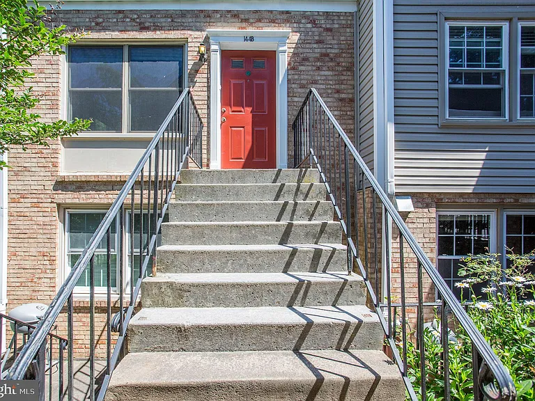 144 N Bedford St #B — Photo 36