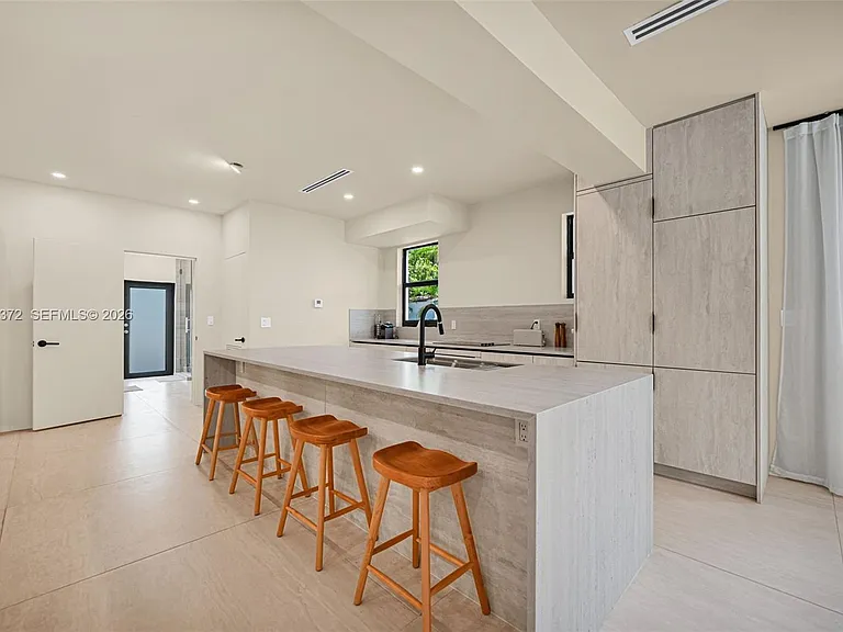 4721 NW 6th Ave — Photo 23