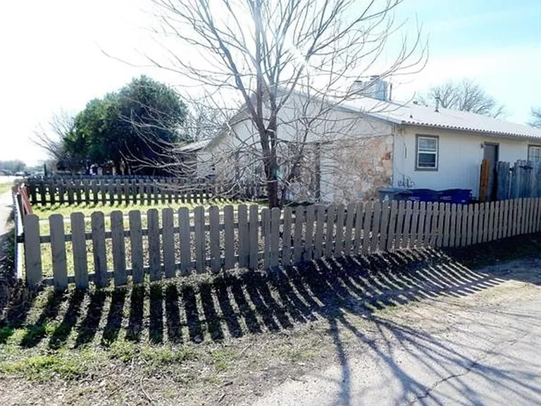 1905 E Stassney Ln #A — Photo 10