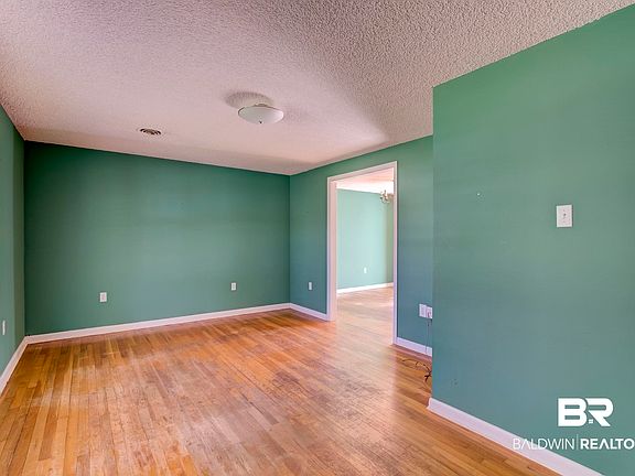 4th image of 606 E Myrtle Ave
