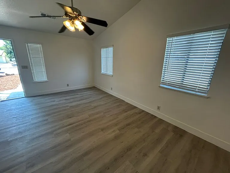 1136 W Damron Ave — Photo 2