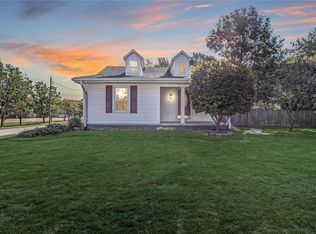 2735 Walter St, Godfrey, IL 62035