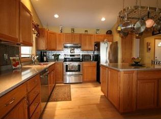 208 Heather Dr, Cottage Grove, WI 53527