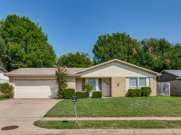 3124 Whisper Wood Ln, Bedford, TX 76021