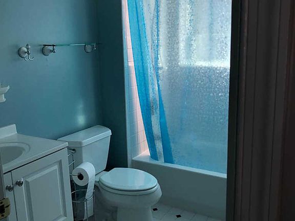 3rd image of 2925G S Woodstock St #7