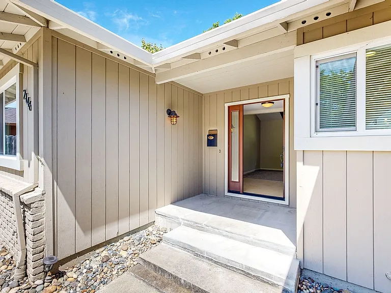 2146 Rivera Dr — Photo 8