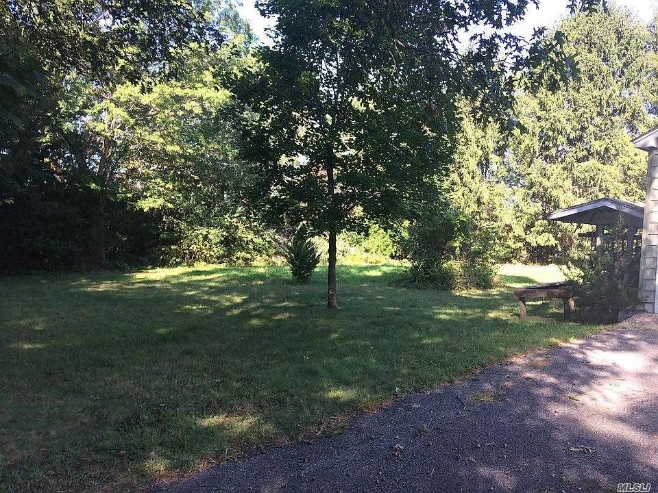2nd image of 37 E Wind Dr