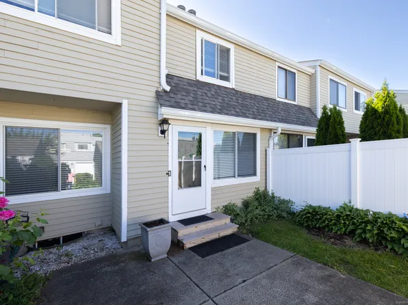 609 Longfellow Drive #609, Branford, CT 06405