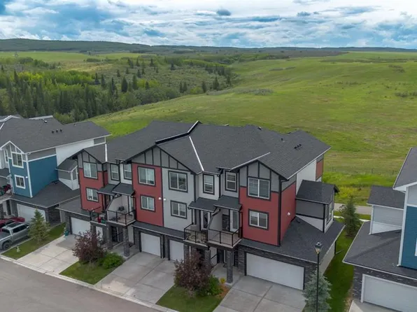 1703 E Jumping Pound Cmn, Cochrane, AB T4C 2L1