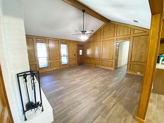 3rd image of 6050 Royal Ln